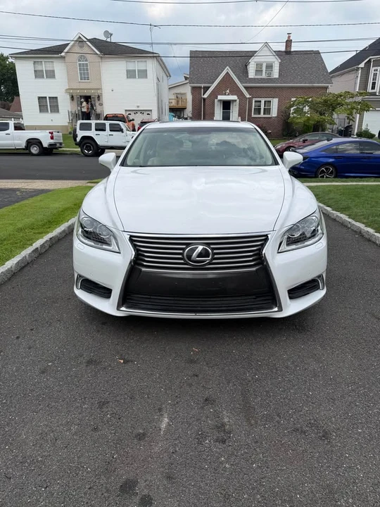 2016 Lexus LS 4th Gen - Image 8 of 16