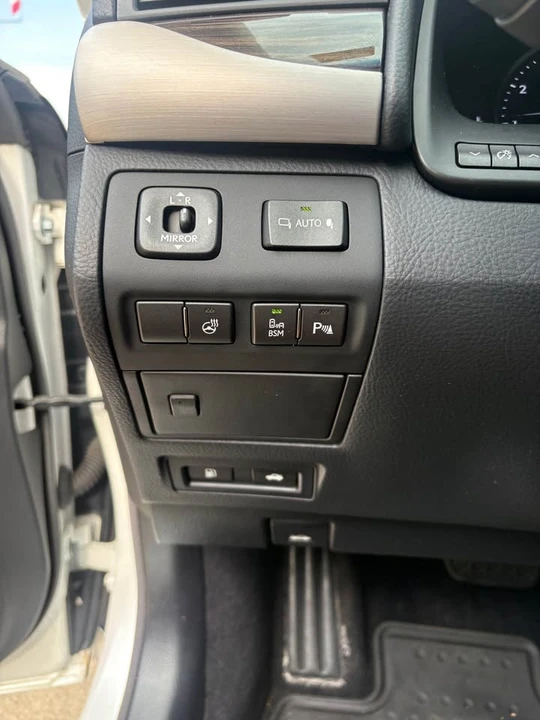 2016 Lexus LS 4th Gen - Image 12 of 19