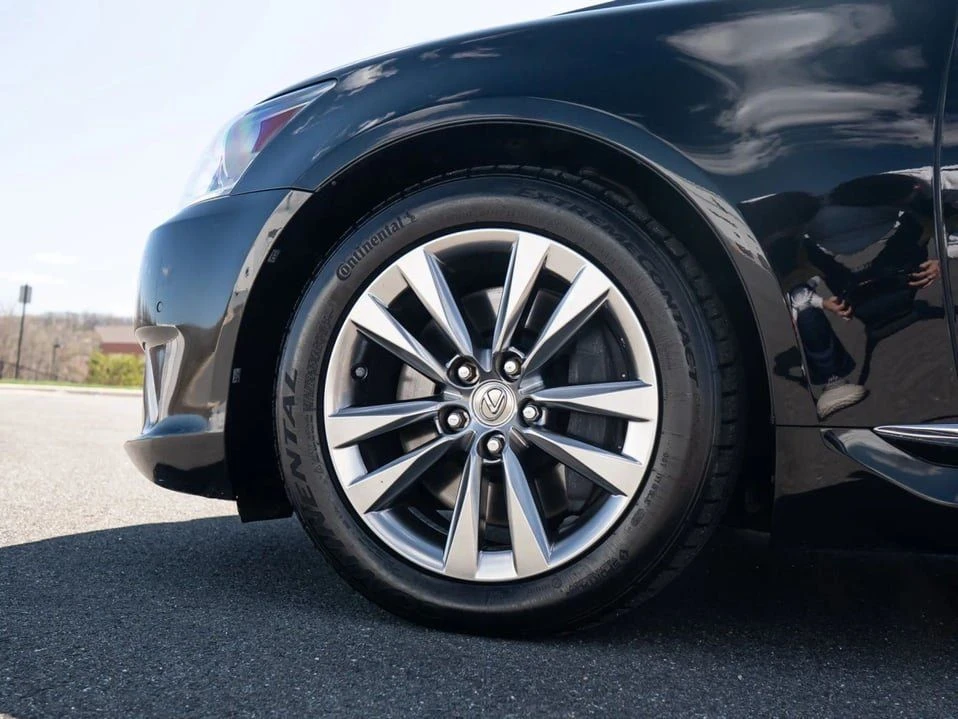 2016 Lexus LS 4th Gen - Image 15 of 20