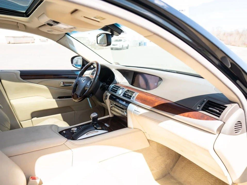 2016 Lexus LS 4th Gen - Image 19 of 20