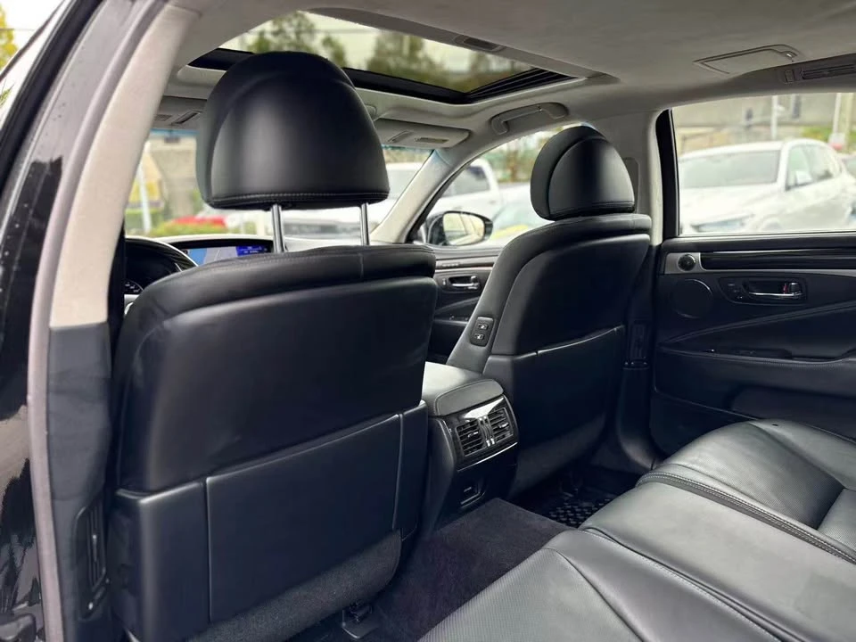 2016 Lexus LS 4th Gen - Image 6 of 9