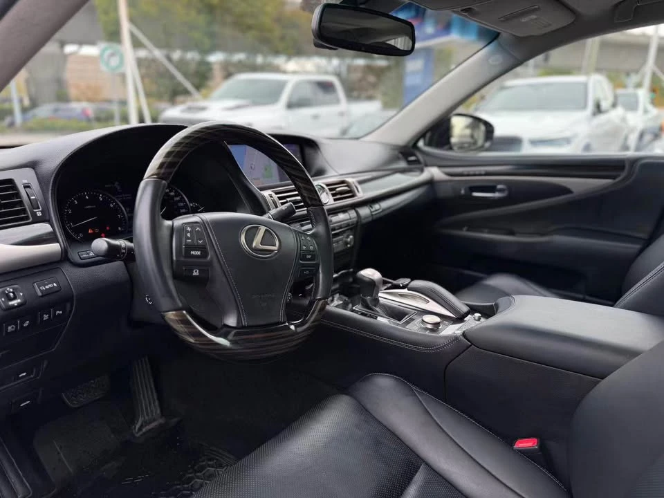 2016 Lexus LS 4th Gen - Image 4 of 9
