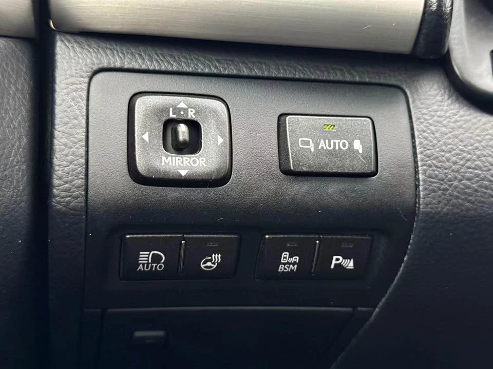 2016 Lexus LS 4th Gen - Image 8 of 9