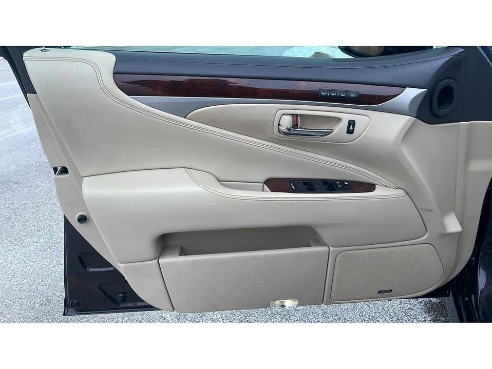 2016 Lexus LS 4th Gen - Image 12 of 20