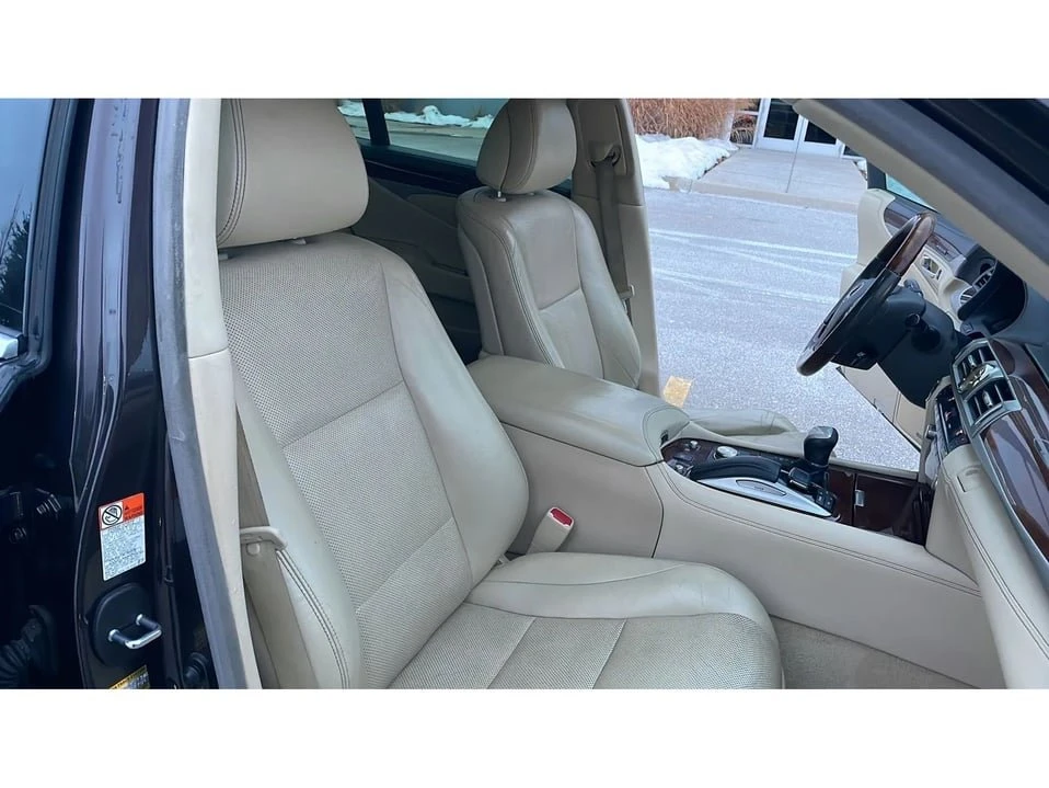 2016 Lexus LS 4th Gen - Image 16 of 20