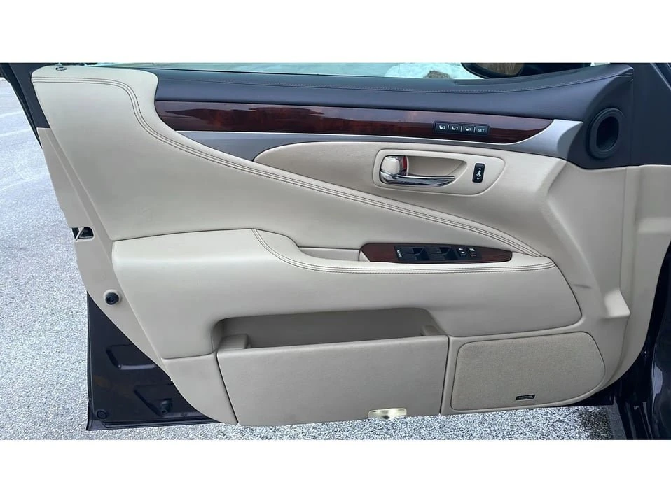 2016 Lexus LS 4th Gen - Image 12 of 20