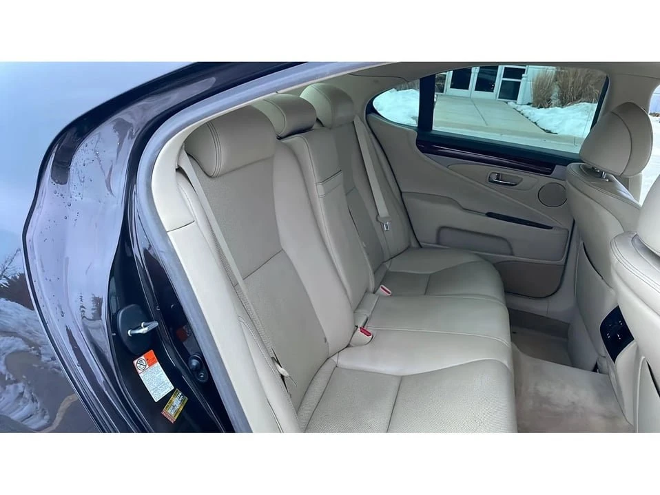 2016 Lexus LS 4th Gen - Image 15 of 20