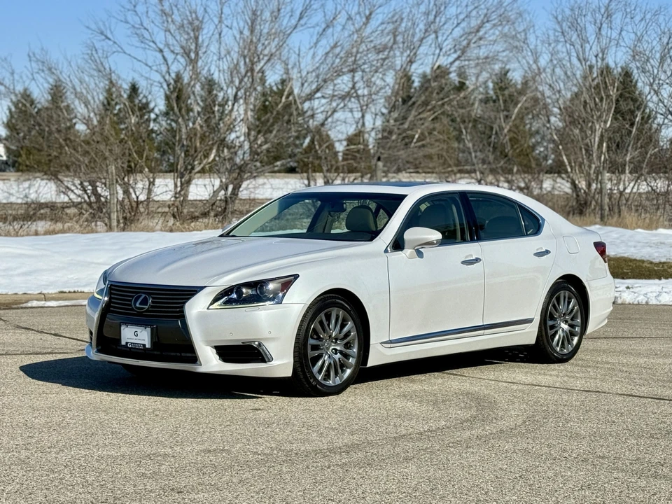 2016 Lexus LS 4th Gen - Image 8 of 31