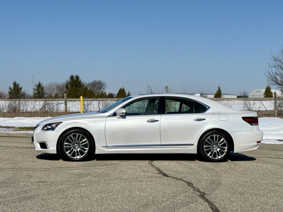 2016 Lexus LS 4th Gen - Image 19 of 31