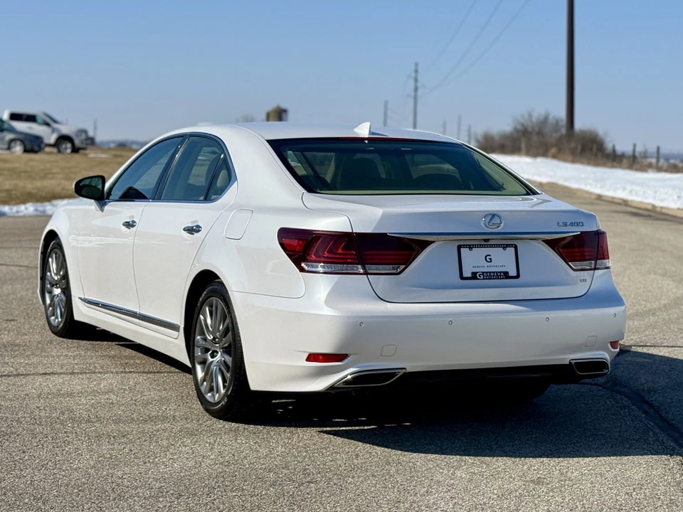 2016 Lexus LS 4th Gen - Image 17 of 31