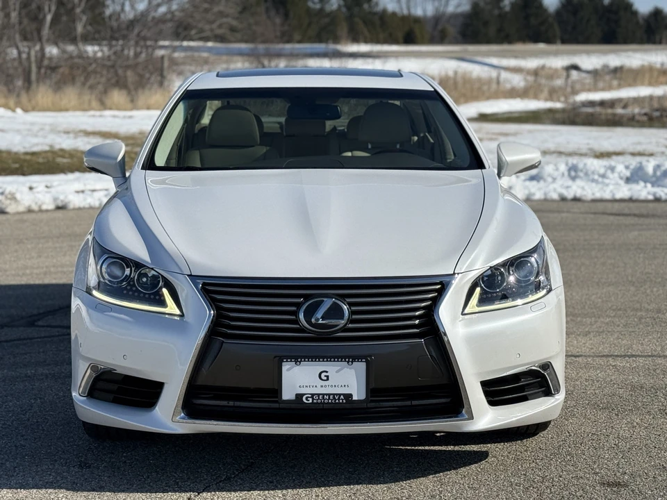 2016 Lexus LS 4th Gen - Image 21 of 31
