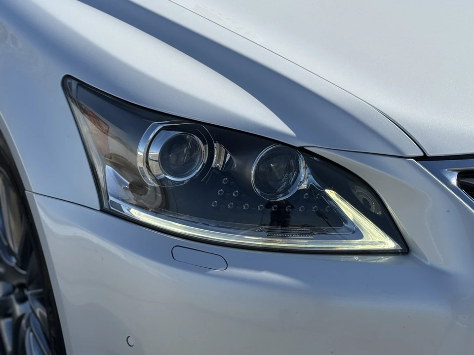 2016 Lexus LS 4th Gen - Image 24 of 31