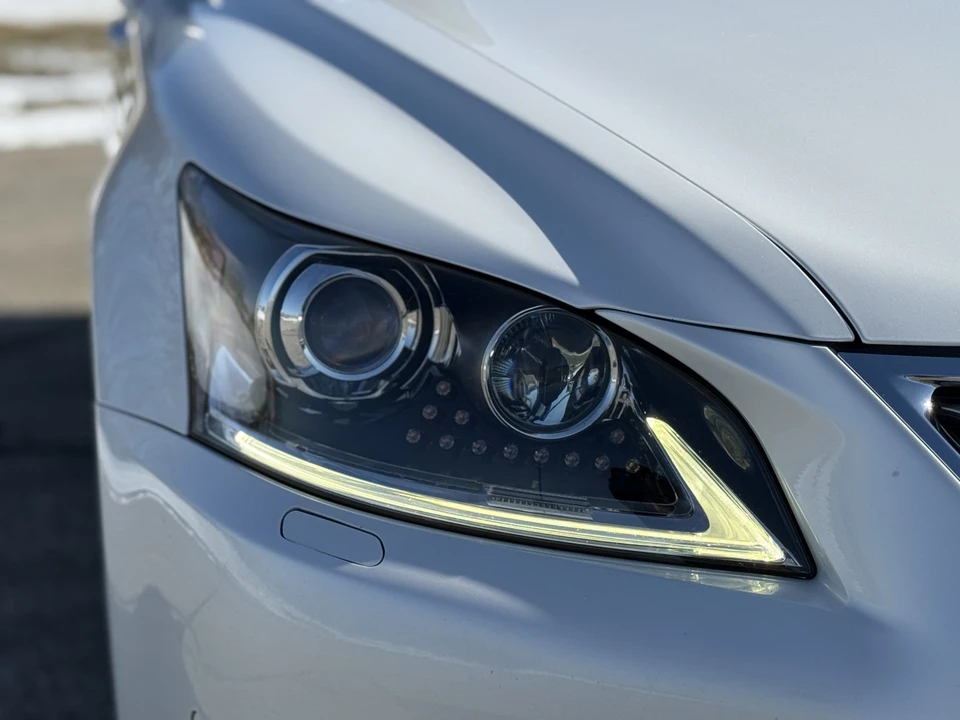 2016 Lexus LS 4th Gen - Image 23 of 31