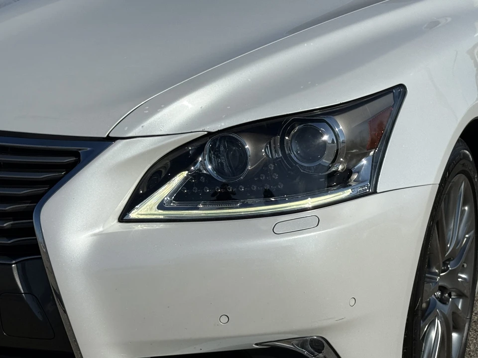 2016 Lexus LS 4th Gen - Image 25 of 31