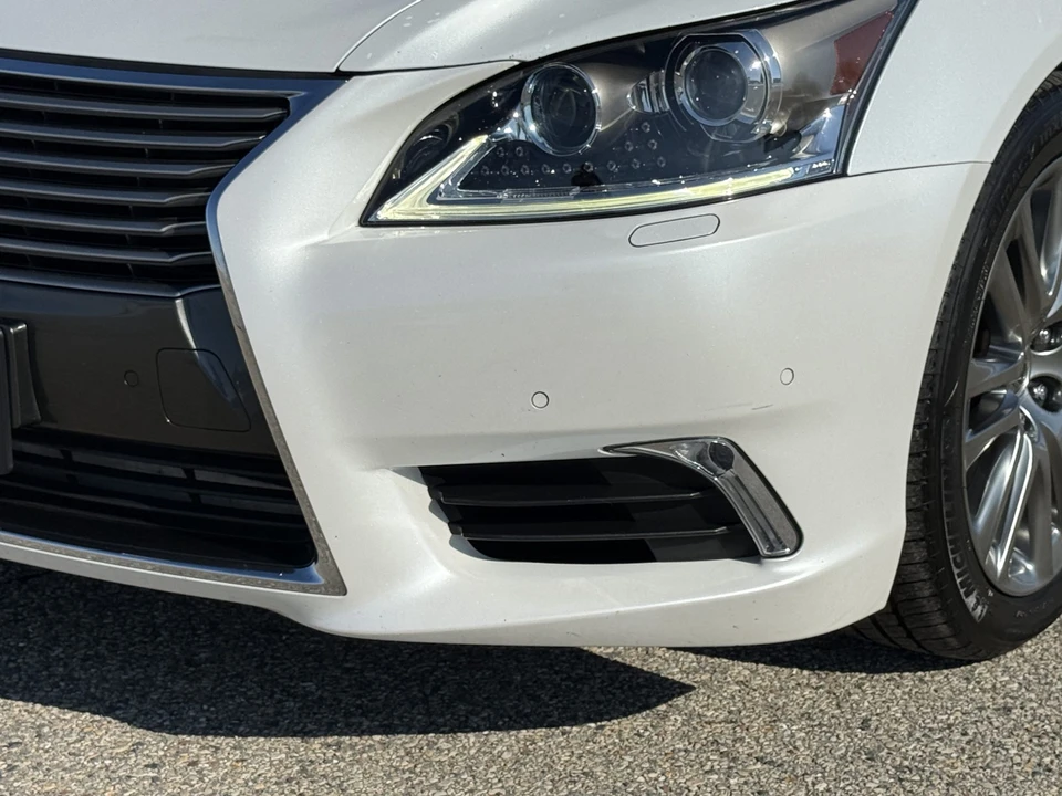 2016 Lexus LS 4th Gen - Image 28 of 31