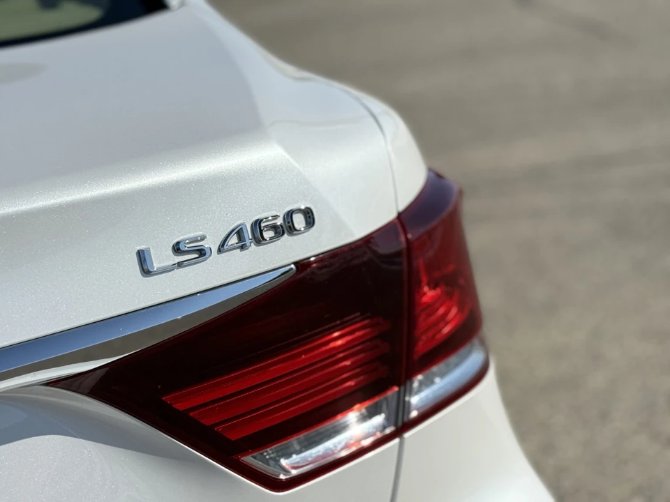 2016 Lexus LS 4th Gen - Image 30 of 31