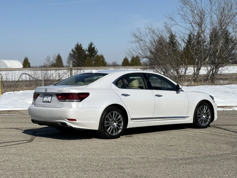 2016 Lexus LS 4th Gen - Image 12 of 31