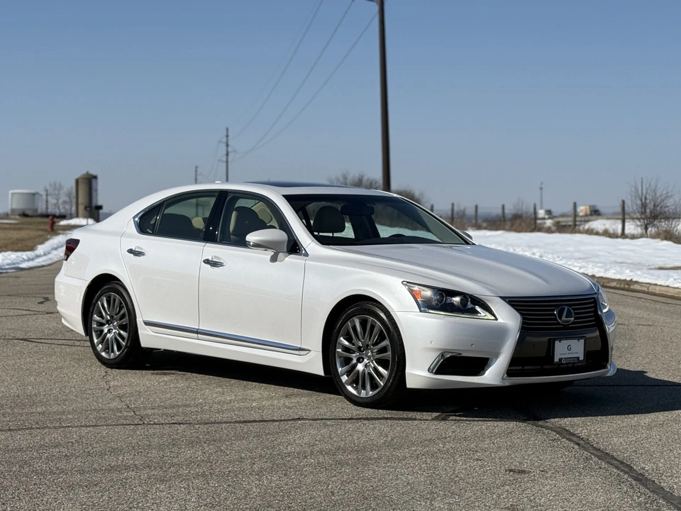 2016 Lexus LS 4th Gen - Image 10 of 31