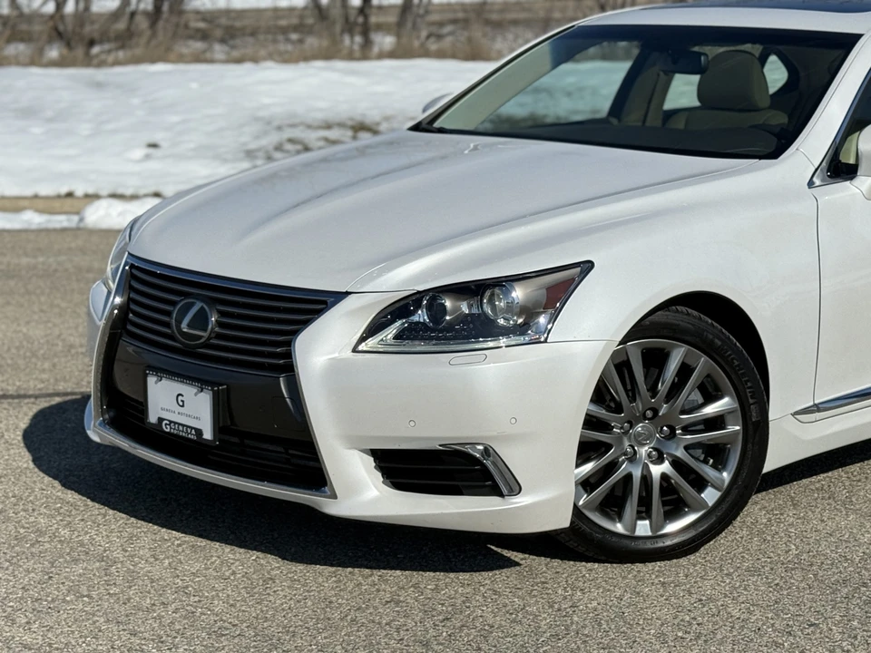 2016 Lexus LS 4th Gen - Image 22 of 31
