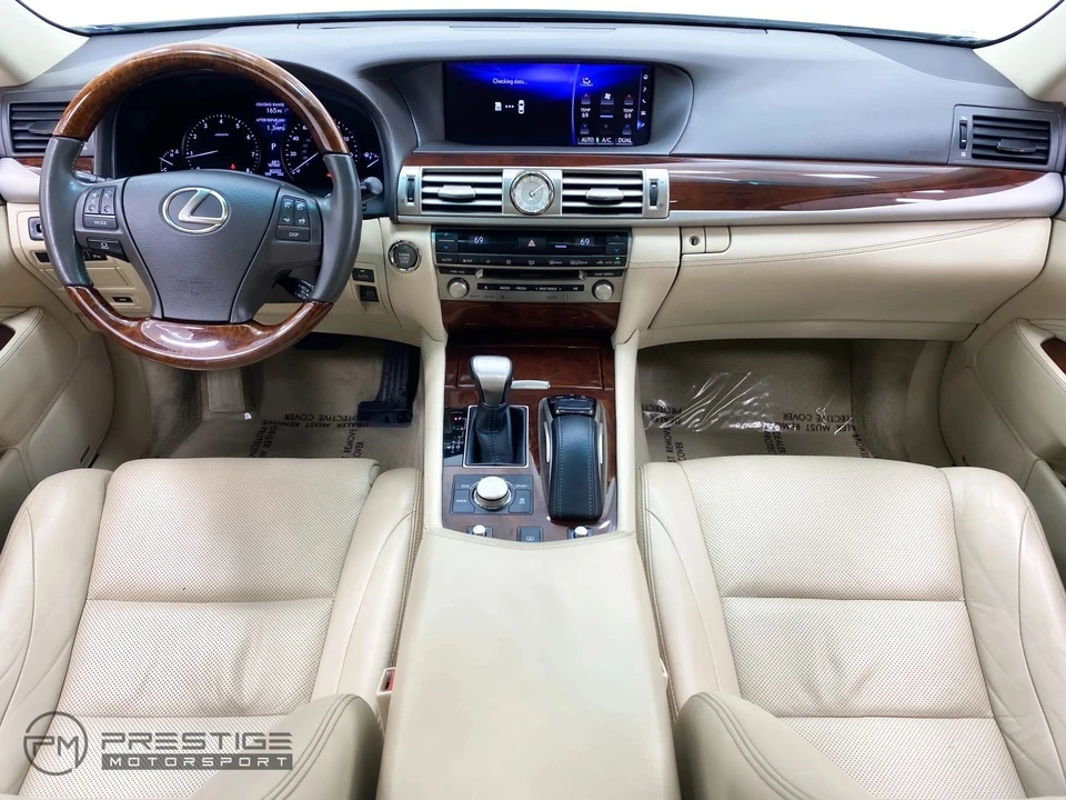 2016 Lexus LS 4th Gen - Image 19 of 31