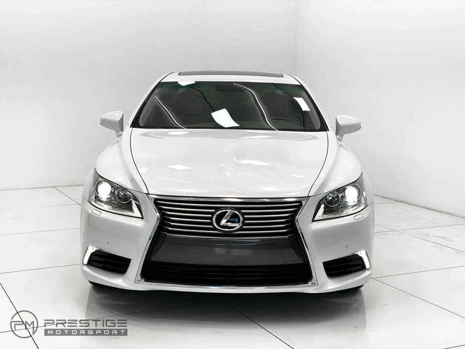 2016 Lexus LS 4th Gen - Image 28 of 31