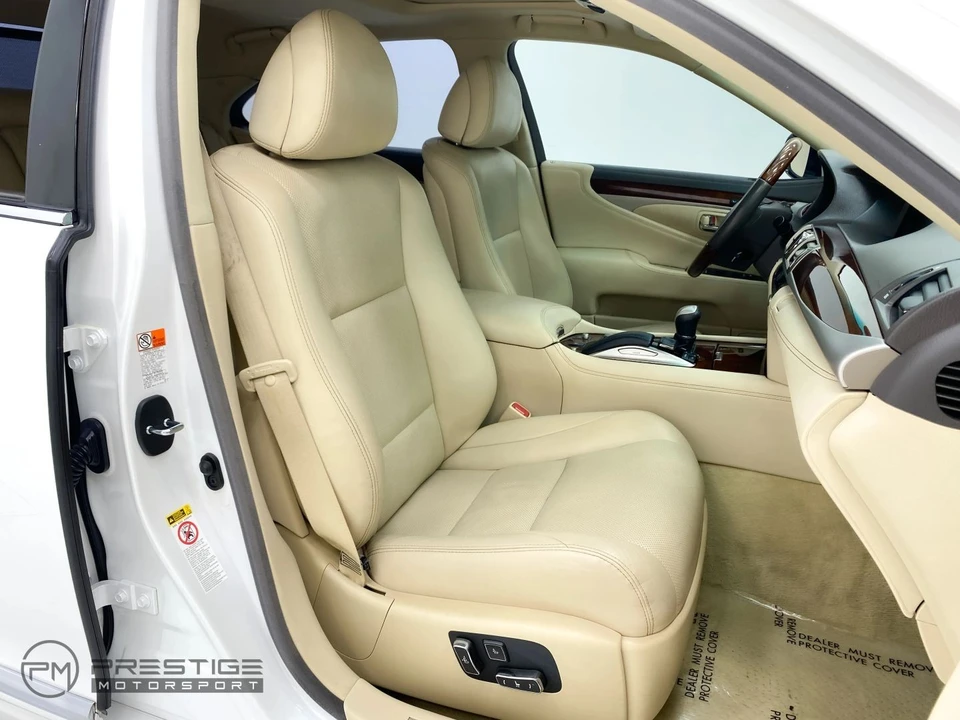 2016 Lexus LS 4th Gen - Image 16 of 31