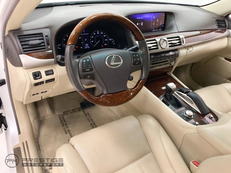 2016 Lexus LS 4th Gen - Image 18 of 31