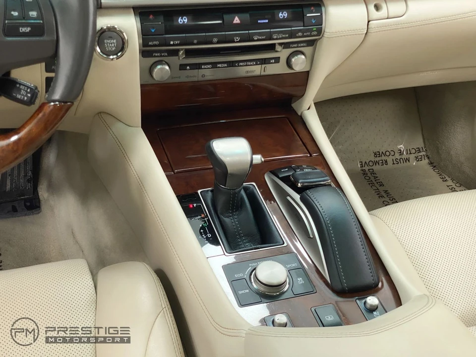 2016 Lexus LS 4th Gen - Image 23 of 31