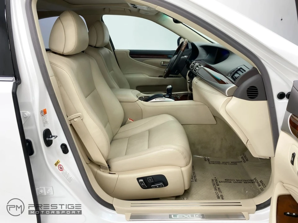 2016 Lexus LS 4th Gen - Image 14 of 31