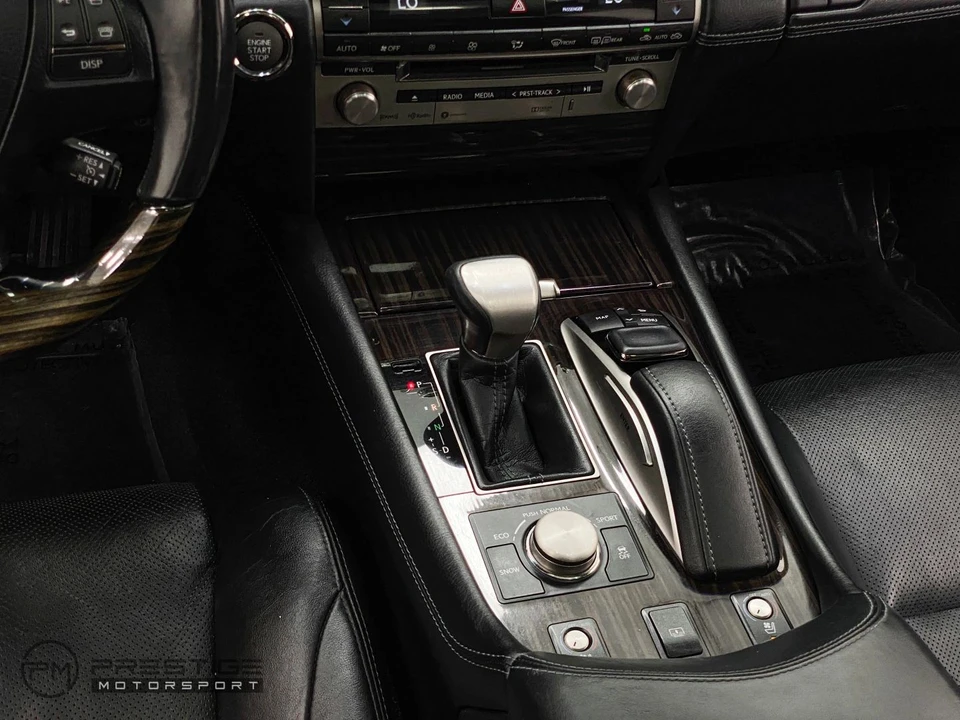 2016 Lexus LS 4th Gen - Image 23 of 31