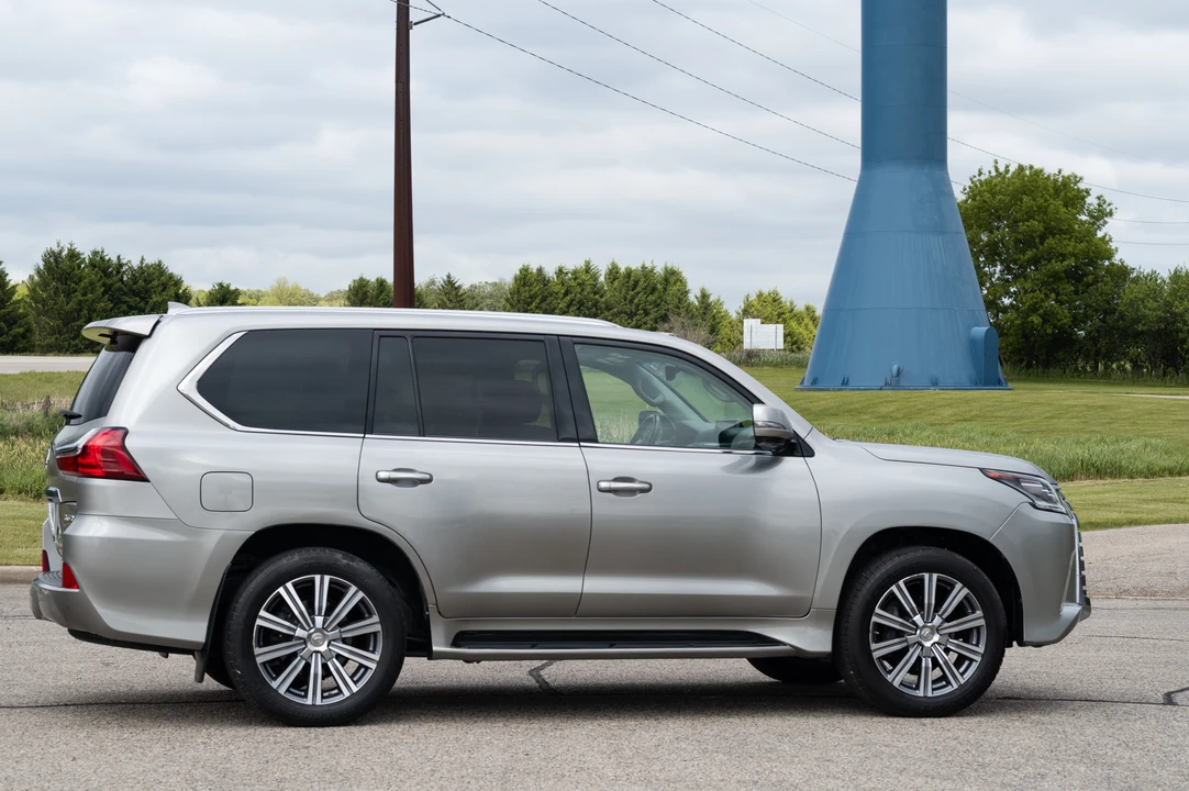 2016 Lexus LX 3rd Gen - Image 13 of 31
