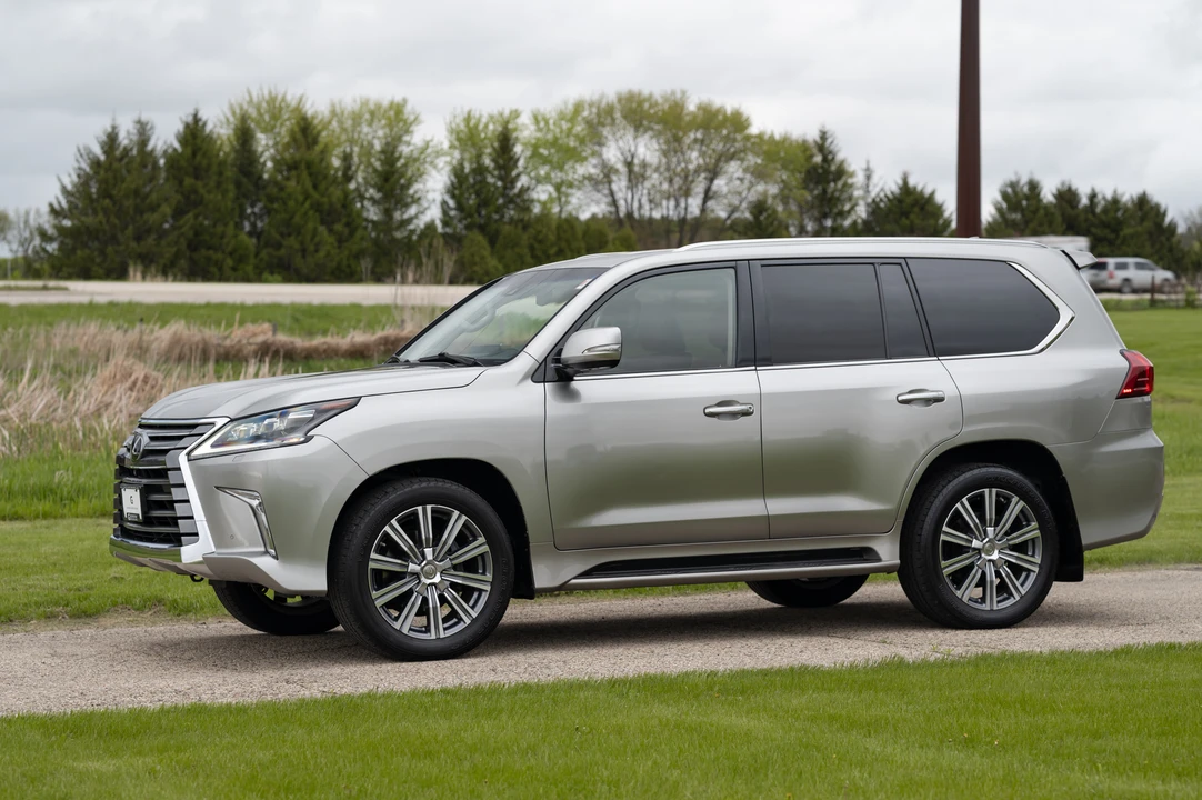 2016 Lexus LX 3rd Gen - Image 5 of 31