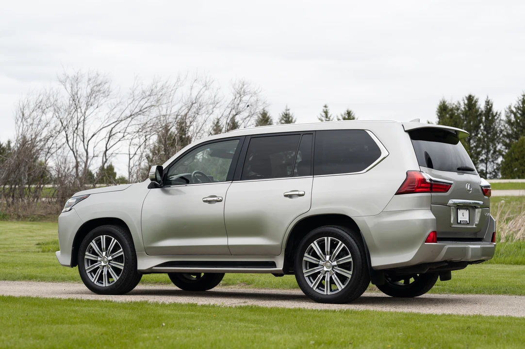 2016 Lexus LX 3rd Gen - Image 7 of 31