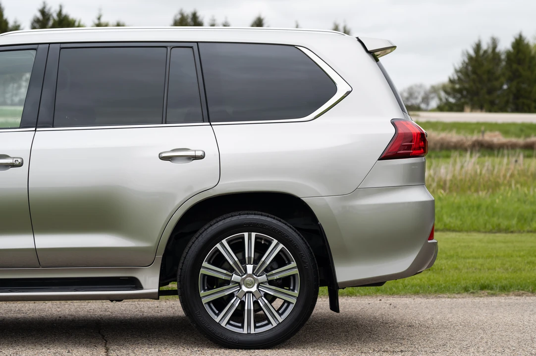 2016 Lexus LX 3rd Gen - Image 18 of 31