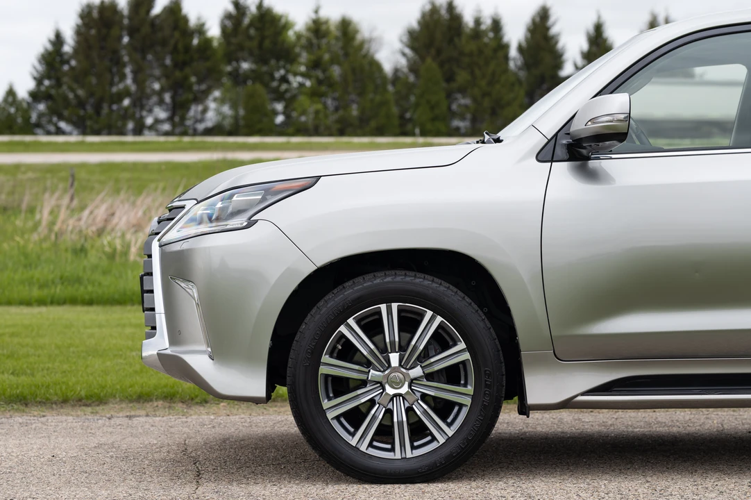 2016 Lexus LX 3rd Gen - Image 17 of 31