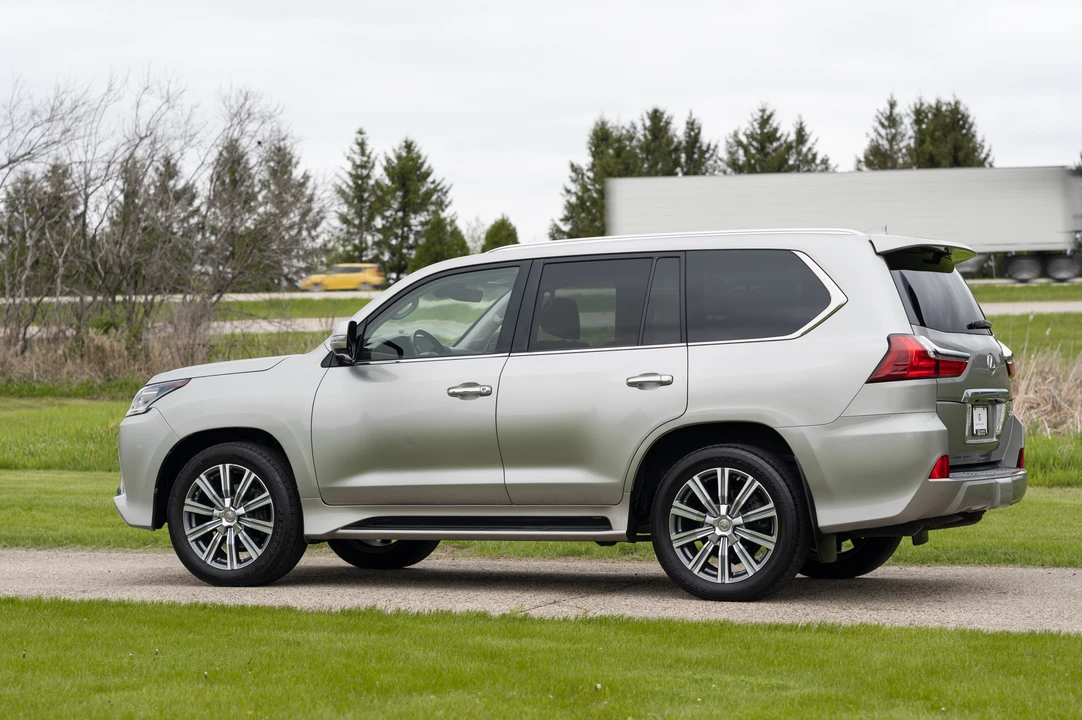 2016 Lexus LX 3rd Gen - Image 6 of 31