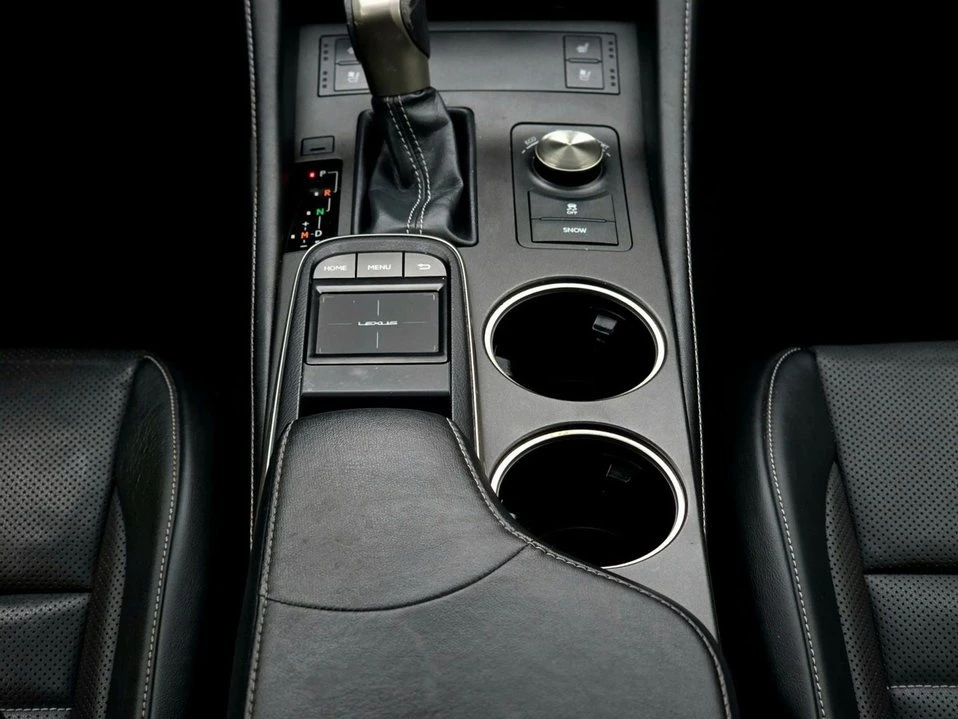 2016 Lexus RC - Image 13 of 20