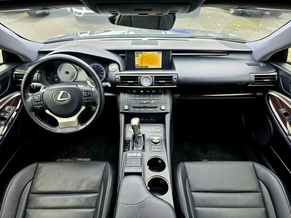 2016 Lexus RC - Image 19 of 20