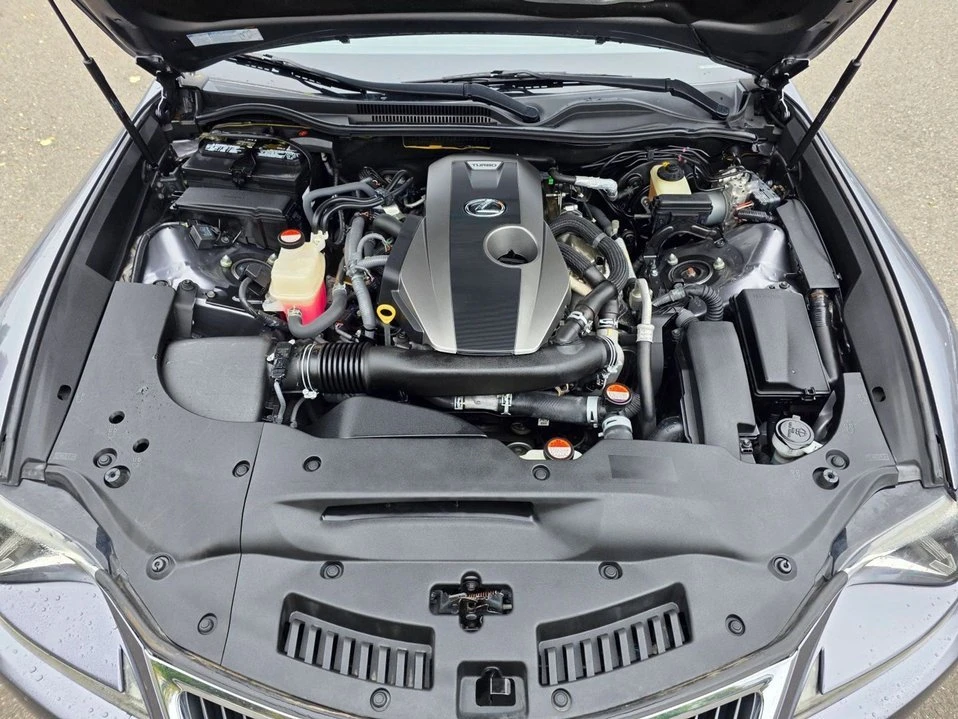 2016 Lexus RC - Image 8 of 20