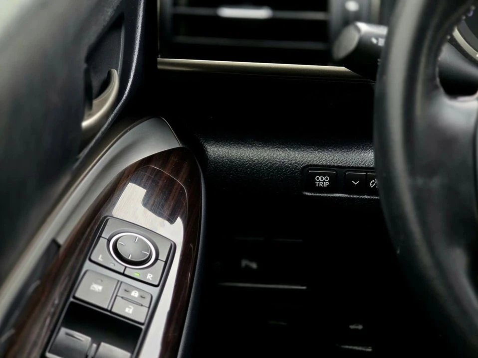 2016 Lexus RC - Image 7 of 20