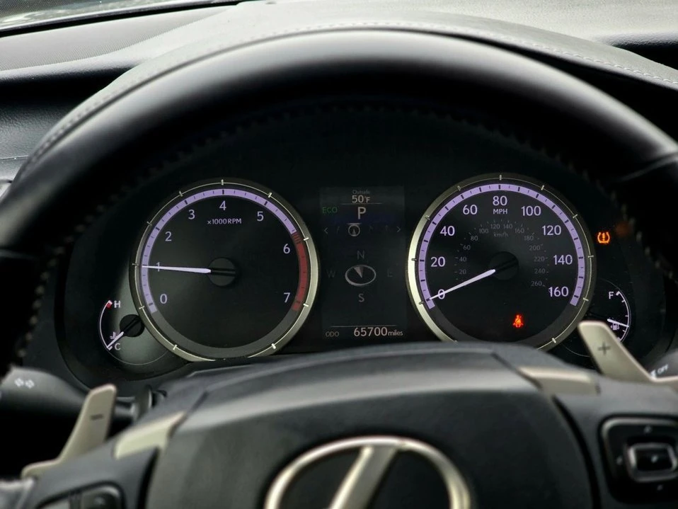 2016 Lexus RC - Image 9 of 20