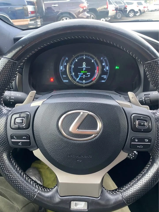 2016 Lexus RC - Image 11 of 14