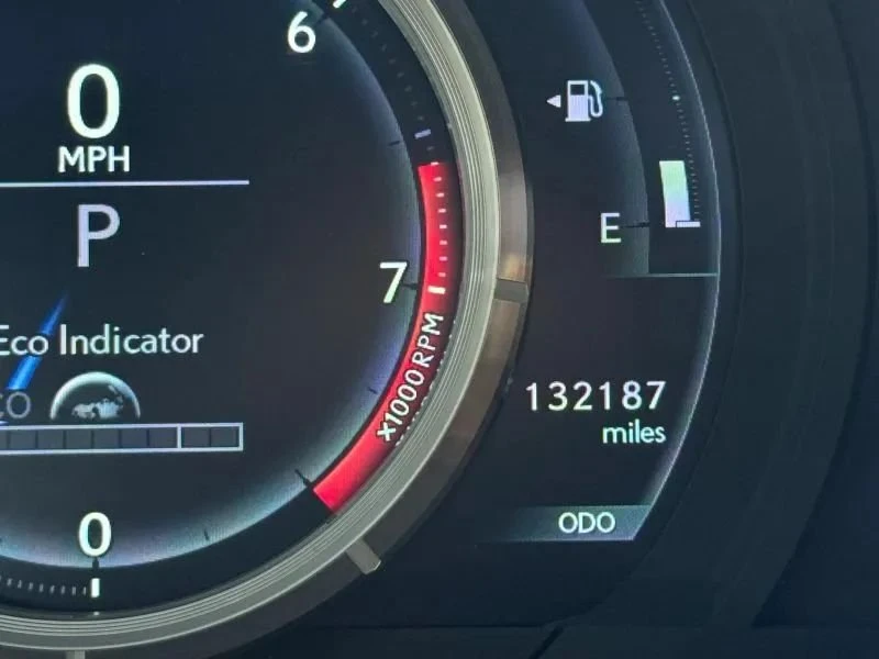 2016 Lexus RC - Image 16 of 20