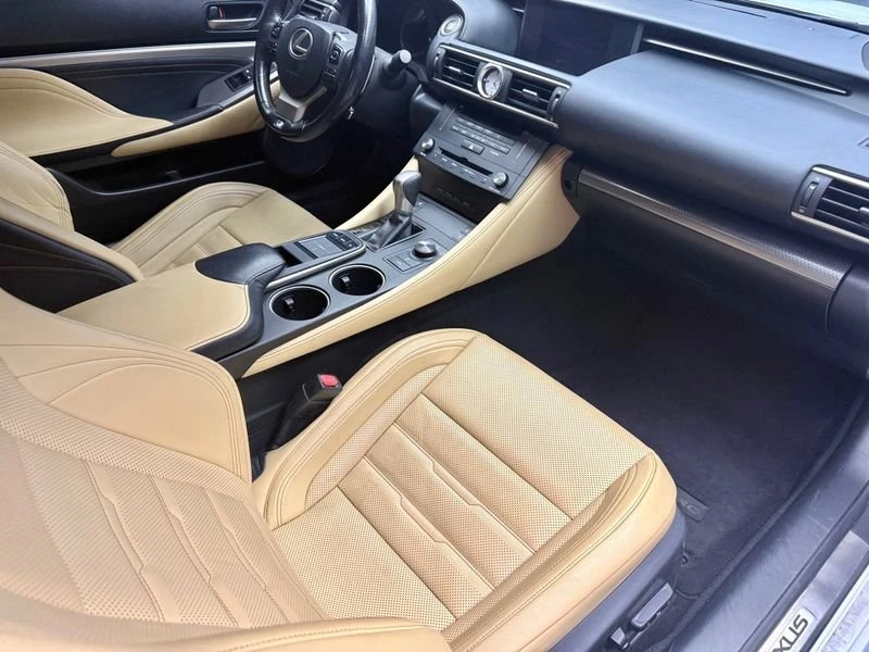 2016 Lexus RC - Image 11 of 16