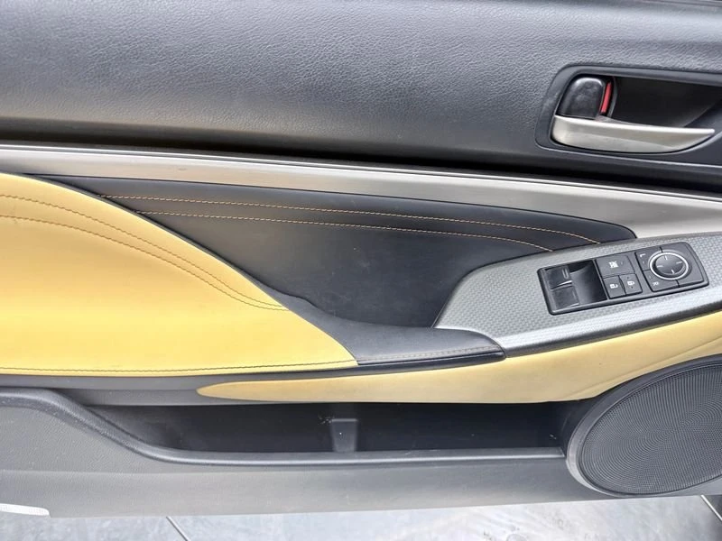 2016 Lexus RC - Image 15 of 16