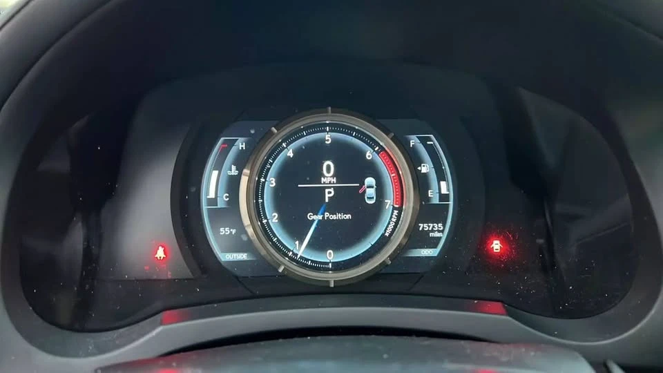 2016 Lexus RC - Image 16 of 20