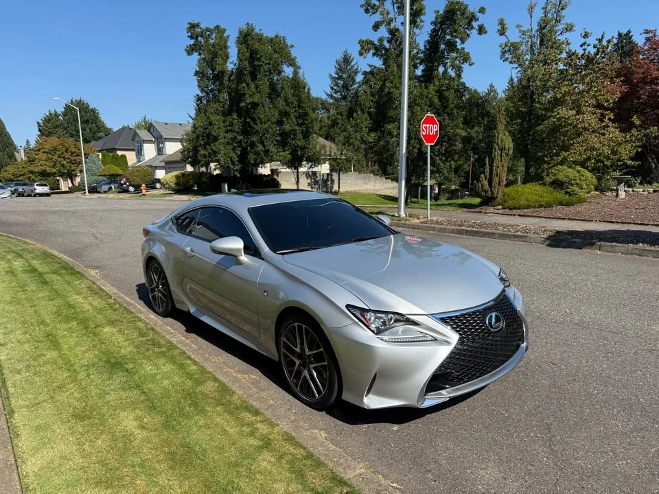 2016 Lexus RC - Image 10 of 19
