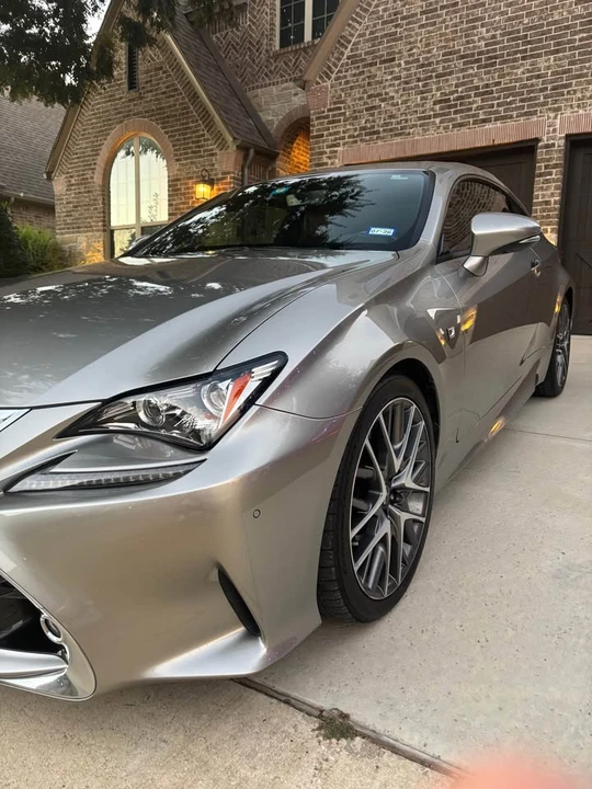 2016 Lexus RC - Image 11 of 14