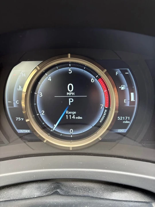 2016 Lexus RC - Image 9 of 14