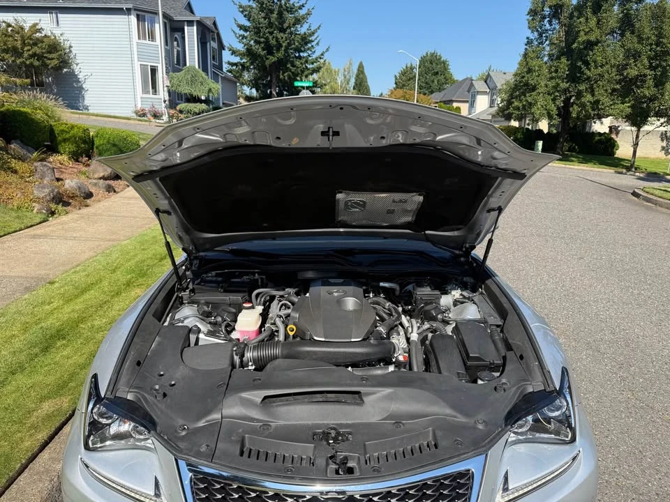 2016 Lexus RC - Image 16 of 19